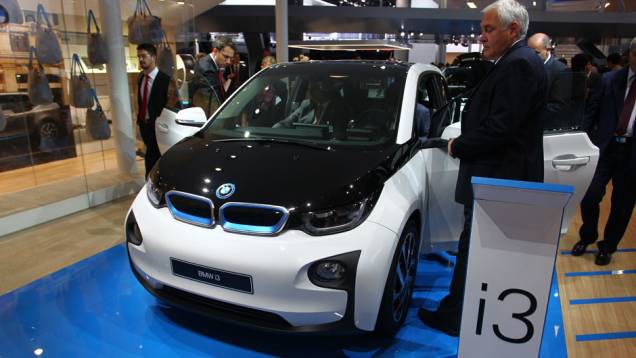 BMW i3 | <a href="https://quatrorodas.abril.com.br/saloes/frankfurt/2013/bmw-i3-753151.shtml" rel="migration">Leia mais</a> | <a href="https://quatrorodas.abril.com.br/galerias/saloes/frankfurt/2013/direto-frankfurt-2013-1-753497.shtml" rel="migration"></a>