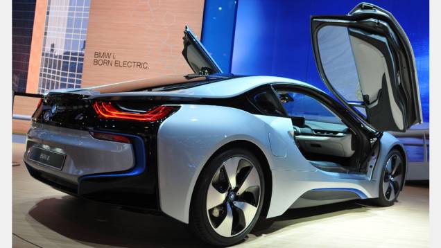 BMW i8 | <a href="https://quatrorodas.abril.com.br/saloes/frankfurt/2013/bmw-i8-752136.shtml" rel="migration">Leia mais</a>