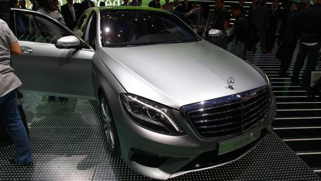 Mercedes-Benz S63 AMG | <a href="https://quatrorodas.abril.com.br/saloes/frankfurt/2013/mercedes-benz-s63-amg-751703.shtml" rel="migration">Leia mais</a>