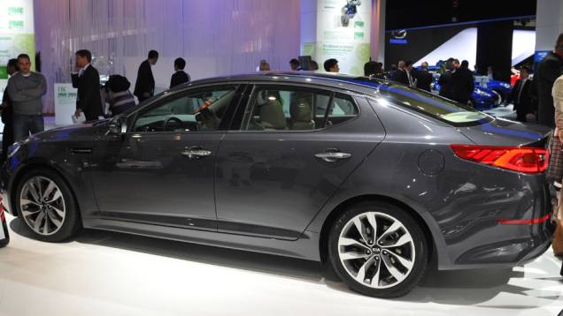 Kia Optima | <a href="https://quatrorodas.abril.com.br/saloes/frankfurt/2013/kia-optima-europeu-753577.shtml" rel="migration">Leia mais</a> Kia Optima | <a href="https://quatrorodas.abril.com.br/saloes/frankfurt/2013/kia-optima-europeu-753577.shtml" rel="migration">Leia mais</a>