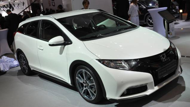 Honda Civic Tourer | <a href="https://quatrorodas.abril.com.br/saloes/frankfurt/2013/honda-civic-tourer-751715.shtml" rel="migration">Leia mais</a> | <a href="https://quatrorodas.abril.com.br/galerias/saloes/frankfurt/2013/direto-frankfurt-2013-1-753497.shtml" rel="migration">Direto de Fr</a> Honda Civic Tourer | <a href="https://quatrorodas.abril.com.br/saloes/frankfurt/2013/honda-civic-tourer-751715.shtml" rel="migration">Leia mais</a> | <a href="https://quatrorodas.abril.com.br/galerias/saloes/frankfurt/2013/direto-frankfurt-2013-1-753497.shtml" rel="migration">Direto de Fr</a>