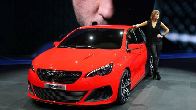 Veja as belas garotas do Salão de Frankfurt 2013 e confira os lançamentos | <a href="https://quatrorodas.abril.com.br/galerias/saloes/frankfurt/2013/direto-frankfurt-2013-1-753497.shtml" rel="migration">Direto de Frankfurt 2013 - parte 1</a> | <a href="https://quatrorodas" rel="migration"></a> Veja as belas garotas do Salão de Frankfurt 2013 e confira os lançamentos | <a href="https://quatrorodas.abril.com.br/galerias/saloes/frankfurt/2013/direto-frankfurt-2013-1-753497.shtml" rel="migration">Direto de Frankfurt 2013 - parte 1</a> | <a href="https://quatrorodas" rel="migration"></a>