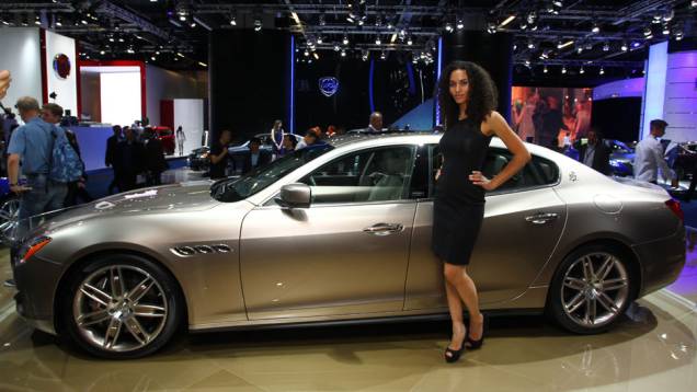 Veja as belas garotas do Salão de Frankfurt 2013 e confira os lançamentos | <a href="https://quatrorodas.abril.com.br/galerias/saloes/frankfurt/2013/direto-frankfurt-2013-1-753497.shtml" rel="migration">Direto de Frankfurt 2013 - parte 1</a> | <a href="https://quatrorodas" rel="migration"></a> Veja as belas garotas do Salão de Frankfurt 2013 e confira os lançamentos | <a href="https://quatrorodas.abril.com.br/galerias/saloes/frankfurt/2013/direto-frankfurt-2013-1-753497.shtml" rel="migration">Direto de Frankfurt 2013 - parte 1</a> | <a href="https://quatrorodas" rel="migration"></a>