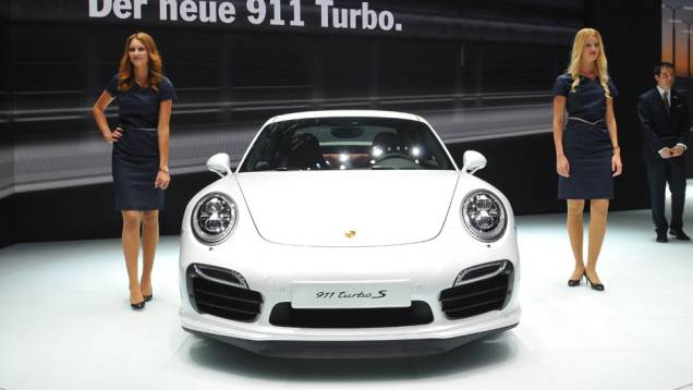 Veja as belas garotas do Salão de Frankfurt 2013 e confira os lançamentos | <a href="https://quatrorodas.abril.com.br/galerias/saloes/frankfurt/2013/direto-frankfurt-2013-1-753497.shtml" rel="migration">Direto de Frankfurt 2013 - parte 1</a> | <a href="https://quatrorodas" rel="migration"></a> Veja as belas garotas do Salão de Frankfurt 2013 e confira os lançamentos | <a href="https://quatrorodas.abril.com.br/galerias/saloes/frankfurt/2013/direto-frankfurt-2013-1-753497.shtml" rel="migration">Direto de Frankfurt 2013 - parte 1</a> | <a href="https://quatrorodas" rel="migration"></a>
