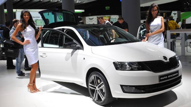Veja as belas garotas do Salão de Frankfurt 2013 e confira os lançamentos | <a href="https://quatrorodas.abril.com.br/galerias/saloes/frankfurt/2013/direto-frankfurt-2013-1-753497.shtml" rel="migration">Direto de Frankfurt 2013 - parte 1</a> | <a href="https://quatrorodas" rel="migration"></a> Veja as belas garotas do Salão de Frankfurt 2013 e confira os lançamentos | <a href="https://quatrorodas.abril.com.br/galerias/saloes/frankfurt/2013/direto-frankfurt-2013-1-753497.shtml" rel="migration">Direto de Frankfurt 2013 - parte 1</a> | <a href="https://quatrorodas" rel="migration"></a>