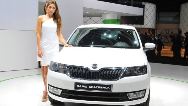 Veja as belas garotas do Salão de Frankfurt 2013 e confira os lançamentos | <a href="https://quatrorodas.abril.com.br/galerias/saloes/frankfurt/2013/direto-frankfurt-2013-1-753497.shtml" rel="migration">Direto de Frankfurt 2013 - parte 1</a> | <a href="https://quatrorodas" rel="migration"></a> Veja as belas garotas do Salão de Frankfurt 2013 e confira os lançamentos | <a href="https://quatrorodas.abril.com.br/galerias/saloes/frankfurt/2013/direto-frankfurt-2013-1-753497.shtml" rel="migration">Direto de Frankfurt 2013 - parte 1</a> | <a href="https://quatrorodas" rel="migration"></a>
