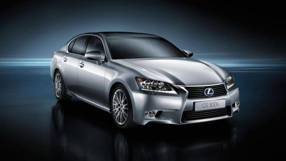 Neste Salão de Frankfurt, a Lexus surpreendeu ao revelar um novo sedã híbrido de entrada para sua gama: o GS 300h | <a href="https://quatrorodas.abril.com.br/saloes/frankfurt/2013/lexus-gs-300h-753665.shtml" rel="migration">Leia mais</a>