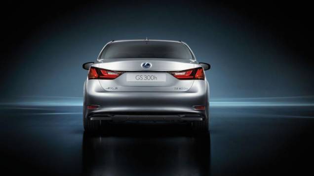 A Lexus projeta o consumo do GS 300h em 21,3 km/l, com nível médio de emissão de CO2 em 109 g/km | <a href="https://quatrorodas.abril.com.br/saloes/frankfurt/2013/lexus-gs-300h-753665.shtml" rel="migration">Leia mais</a>