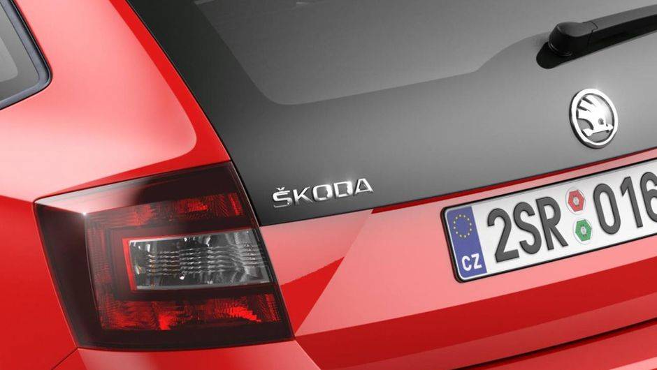 A vers&atilde;o Rapid Sportback GreenLine, equipada com um motor 1.6 TDI entrega 90 cv ter&aacute; um consumo de combust&iacute;vel de apenas 26,3 km/l e emiss&otilde;es de CO2 de 99 g/km | <a href="https://quatrorodas.abril.com.br/saloes/frankfurt/2013/skoda-rapid-spaceback-753268.s" rel="migration"></a>