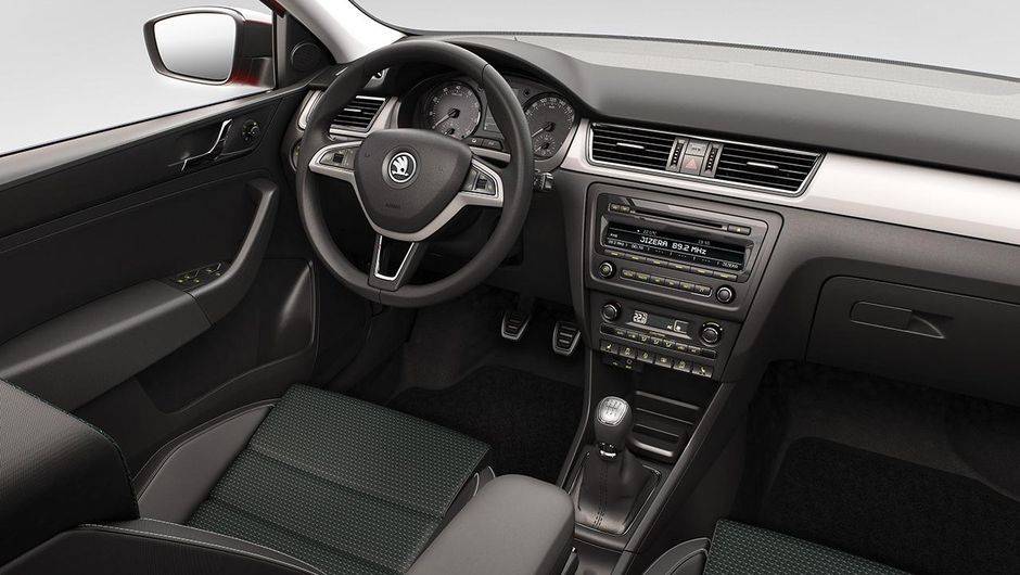 Em termos de seguran&ccedil;a, o novo Skoda Rapid Spaceback vem com airbags frontais, laterais e de cabe&ccedil;a, freios ABS, cintos de seguran&ccedil;a de tr&ecirc;s pontos e apoios de cabe&ccedil;a regul&aacute;veis em altura | <a href="https://quatrorodas.abril.com.br/saloes/frankfurt/2013/sk" rel="migration"></a>