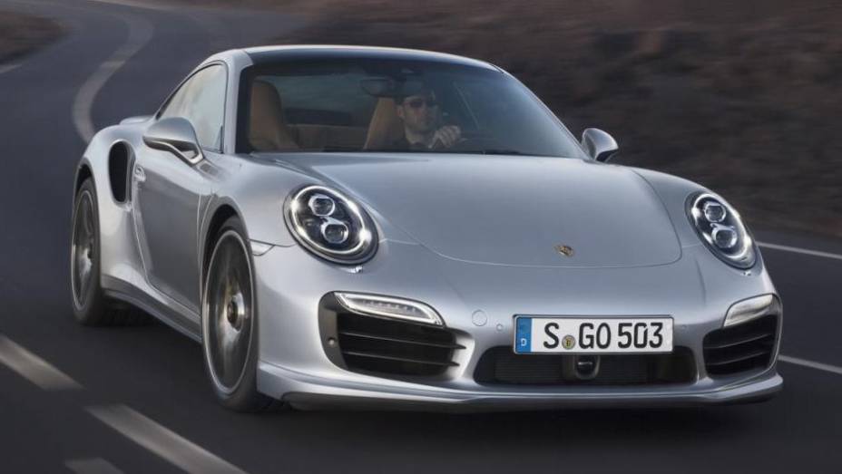 As aguardadas versões nervosas do novo 911, enfim, mostraram a cara | <a href="https://quatrorodas.abril.com.br/saloes/frankfurt/2013/porsche-911-turbo-911-turbo-s-753232.shtml" rel="migration">Leia mais</a>