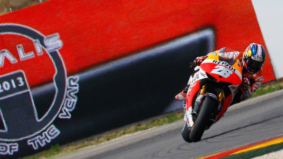 Dani Pedrosa foi o terceiro mais rápido | <a href="https://quatrorodas.abril.com.br/moto/noticias/motogp-marquez-lidera-sexta-feira-aragon-755443.shtml" rel="migration">Leia mais</a>