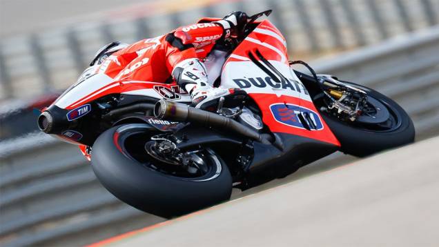 Andrea Dovizioso levou a Ducati ao oitavo lugar nesta sexta | <a href="https://quatrorodas.abril.com.br/moto/noticias/motogp-marquez-lidera-sexta-feira-aragon-755443.shtml" rel="migration">Leia mais</a>