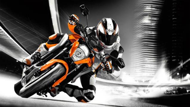 O motor V-Twin a 75° de 1301 cc veio da esportiva RC8 R | <a href="https://quatrorodas.abril.com.br/moto/noticias/ktm-revela-1290-super-duke-r-2014-755875.shtml" rel="migration">Leia mais</a>