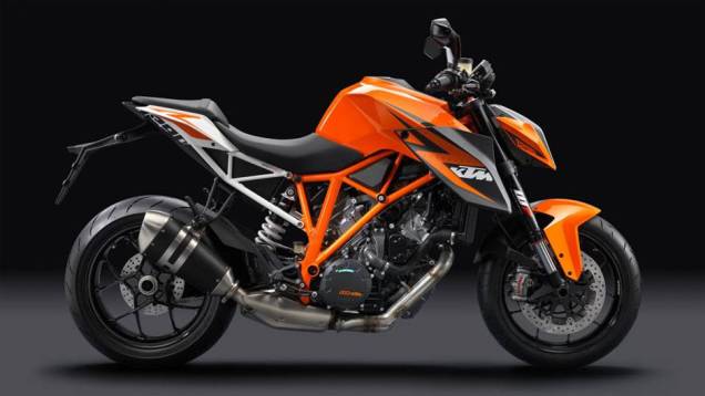 Pesando 189 kg, já em ordem de marcha, não é de se estranhar que a 1290 Super Duke R faz de o 0 a 200 km/h em apenas 7,2 segundos | <a href="https://quatrorodas.abril.com.br/moto/noticias/ktm-revela-1290-super-duke-r-2014-755875.shtml" rel="migration">Leia mais</a>