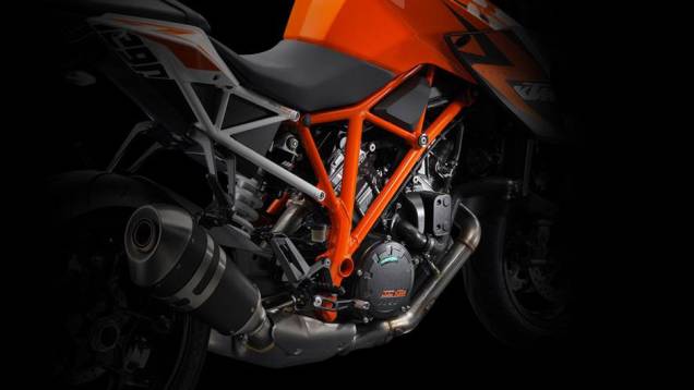 O novo modelo da empresa austríaca tornou-se a naked mais extrema do mercado | <a href="https://quatrorodas.abril.com.br/moto/noticias/ktm-revela-1290-super-duke-r-2014-755875.shtml" rel="migration">Leia mais</a>