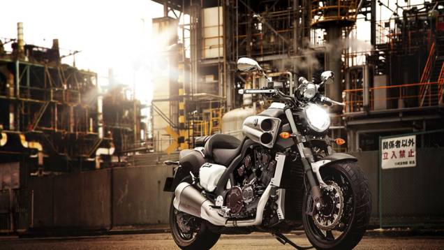 A Yamaha VMax voltou ao Brasil | <a href="https://quatrorodas.abril.com.br/moto/noticias/tmax-destaque-yamaha-salao-duas-rodas-756402.shtml" rel="migration">Leia mais</a>