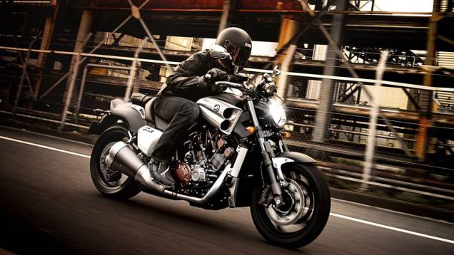 O modelo foi mostrado no Salão Duas Rodas 2013 e chega ao mercado em março de 2014 | <a href="https://quatrorodas.abril.com.br/moto/noticias/tmax-destaque-yamaha-salao-duas-rodas-756402.shtml" rel="migration">Leia mais</a> O modelo foi mostrado no Salão Duas Rodas 2013 e chega ao mercado em março de 2014 | <a href="https://quatrorodas.abril.com.br/moto/noticias/tmax-destaque-yamaha-salao-duas-rodas-756402.shtml" rel="migration">Leia mais</a>