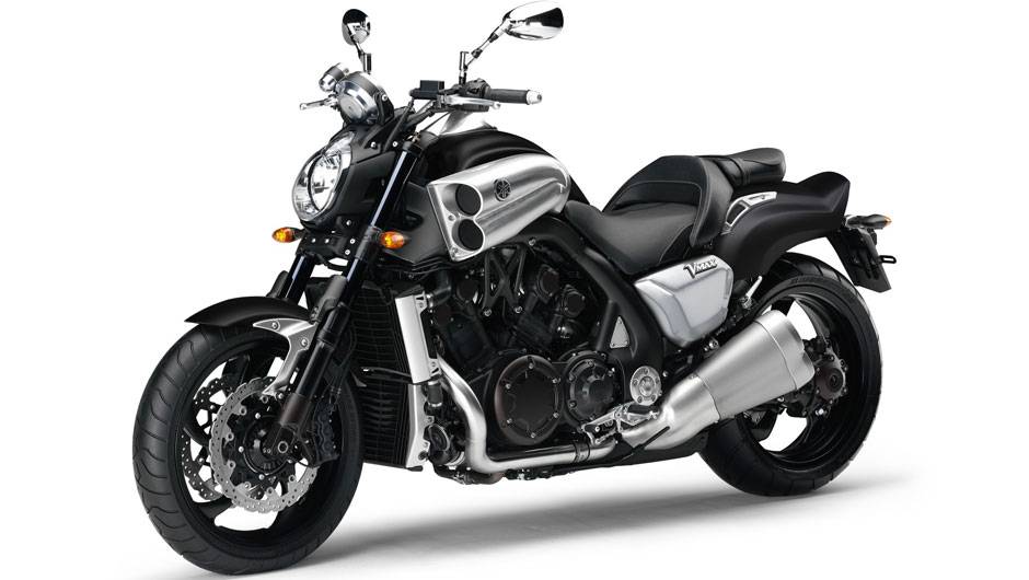 A VMax est&aacute; equipada com freios a disco nas rodas dianteira e traseira | <a href="https://quatrorodas.abril.com.br/moto/noticias/tmax-destaque-yamaha-salao-duas-rodas-756402.shtml" rel="migration">Leia mais</a>