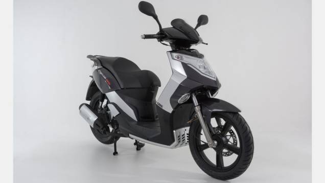 Modelo conta com injeção eletrônica e refrigeração a ar e óleo | <a href="https://quatrorodas.abril.com.br/moto/noticias/dafra-apresenta-novos-modelos-salao-duas-rodas-756438.shtml" rel="migration">Leia mais</a> Modelo conta com injeção eletrônica e refrigeração a ar e óleo | <a href="https://quatrorodas.abril.com.br/moto/noticias/dafra-apresenta-novos-modelos-salao-duas-rodas-756438.shtml" rel="migration">Leia mais</a>