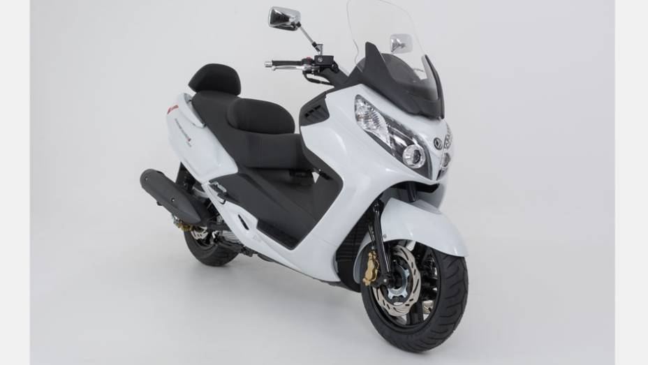 Dafra lança Maxsym 400i no Salão Duas Rodas 2013 | <a href="https://quatrorodas.abril.com.br/moto/noticias/dafra-apresenta-novos-modelos-salao-duas-rodas-756438.shtml" rel="migration">Leia mais</a>