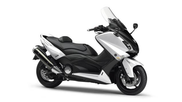 Yamaha TMax foi destaque no estande da marca japonesa no Salão Duas Rodas 2013 | <a href="https://quatrorodas.abril.com.br/moto/noticias/tmax-destaque-yamaha-salao-duas-rodas-756402.shtml" rel="migration">Leia mais</a> Yamaha TMax foi destaque no estande da marca japonesa no Salão Duas Rodas 2013 | <a href="https://quatrorodas.abril.com.br/moto/noticias/tmax-destaque-yamaha-salao-duas-rodas-756402.shtml" rel="migration">Leia mais</a>