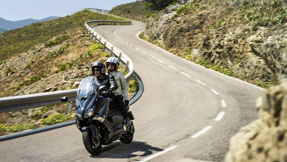 Transmiss&atilde;o de correia (fibra de aramida) para uma pilotagem mais &aacute;gil e direta | <a href="https://quatrorodas.abril.com.br/moto/noticias/tmax-destaque-yamaha-salao-duas-rodas-756402.shtml" rel="migration">Leia mais</a>