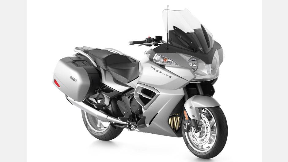 Triumph lan&ccedil;a Trophy SE no Brasil | <a href="https://quatrorodas.abril.com.br/moto/noticias/triumph-revela-lancamentos-salao-duas-rodas-756393.shtml" rel="migration">Leia mais</a>