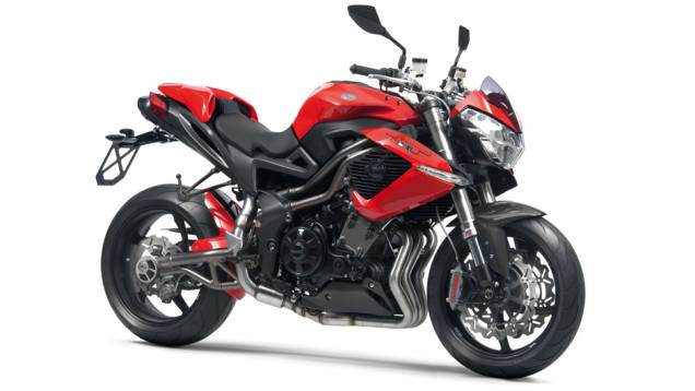 Benelli TNT R 1130 custará R$ 44.890,00 | <a href="https://quatrorodas.abril.com.br/moto/noticias/benelli-faz-estreia-brasil-lancamento-sete-modelos-756802.shtml" rel="migration">Leia mais</a>