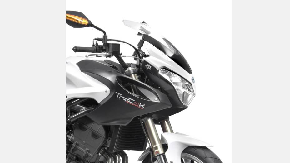 Benelli TRE K 899 custará R$ 45.690,00 | <a href="https://quatrorodas.abril.com.br/moto/noticias/benelli-faz-estreia-brasil-lancamento-sete-modelos-756802.shtml" rel="migration">Leia mais</a>