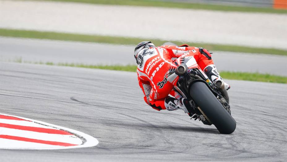 Andrea Dovizioso levou a Ducati ao oitavo lugar no grid | <a href="https://quatrorodas.abril.com.br/moto/noticias/motogp-marquez-conquista-pole-malasia-756881.shtml" rel="migration">Leia mais</a>