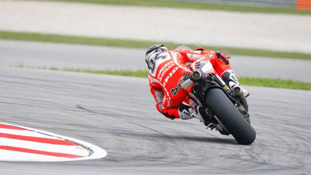 Andrea Dovizioso levou a Ducati ao oitavo lugar no grid | <a href="http://quatrorodas.abril.com.br/moto/noticias/motogp-marquez-conquista-pole-malasia-756881.shtml" rel="migration">Leia mais</a>