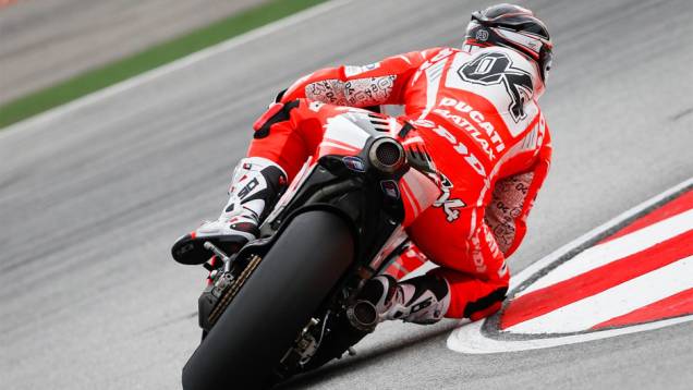 Andrea Dovizioso terminou o GP da Malásia em oitavo | <a href="https://quatrorodas.abril.com.br/moto/noticias/motogp-dani-pedrosa-vence-sepang-756916.shtml" rel="migration">Leia mais</a> Andrea Dovizioso terminou o GP da Malásia em oitavo | <a href="https://quatrorodas.abril.com.br/moto/noticias/motogp-dani-pedrosa-vence-sepang-756916.shtml" rel="migration">Leia mais</a>