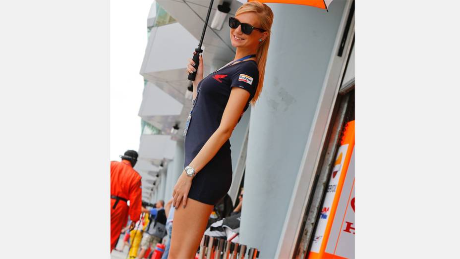 Veja as belas garotas da MotoGP da Malásia e saiba como foi a corrida | <a href="https://quatrorodas.abril.com.br/moto/noticias/motogp-dani-pedrosa-vence-sepang-756916.shtml" rel="migration">Leia mais</a>