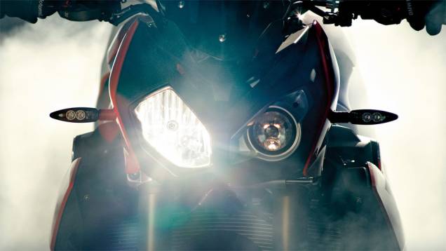 Informações sobre preço e data de chegada não foram divulgadas | <a href="https://quatrorodas.abril.com.br/moto/noticias/bmw-lanca-naked-s-1000-r-2014-759362.shtml" rel="migration">Leia mais</a> Informações sobre preço e data de chegada não foram divulgadas | <a href="https://quatrorodas.abril.com.br/moto/noticias/bmw-lanca-naked-s-1000-r-2014-759362.shtml" rel="migration">Leia mais</a>