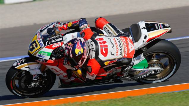 Bradl ficou com o sexto tempo | <a href="https://quatrorodas.abril.com.br/moto/noticias/motogp-marquez-mais-rapido-valencia-nesta-sexta-759752.shtml" rel="migration">Leia mais</a>