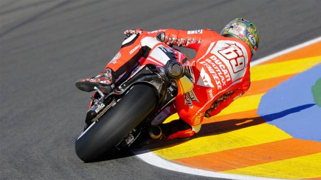 Hayden fechou a lista dos dez melhores no gri de largada | <a href="https://quatrorodas.abril.com.br/moto/noticias/motogp-marquez-largara-pole-valencia-759861.shtml" rel="migration">Leia mais</a>