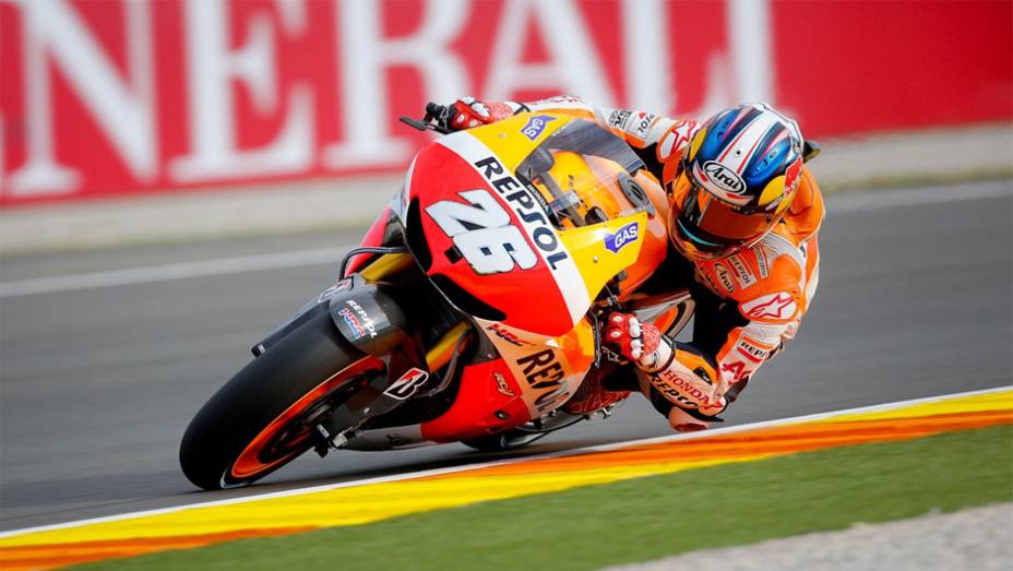 Dani Pedrosa ficou com o segundo lugar | <a href="https://quatrorodas.abril.com.br/moto/noticias/lorenzo-vence-nao-impede-titulo-marquez-759873.shtml" rel="migration"></a>