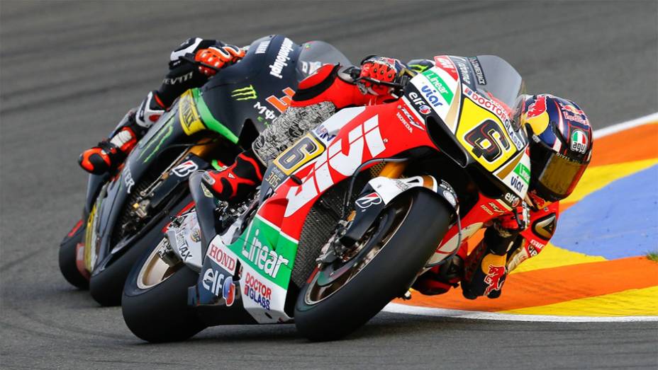 Bradl terminou a corrida em sexto lugar | <a href="https://quatrorodas.abril.com.br/moto/noticias/lorenzo-vence-nao-impede-titulo-marquez-759873.shtml" rel="migration"></a>