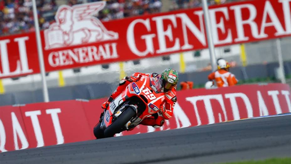 Despedindo-se da Ducati, Hayden foi o oitavo | <a href="https://quatrorodas.abril.com.br/moto/noticias/lorenzo-vence-nao-impede-titulo-marquez-759873.shtml" rel="migration"></a>