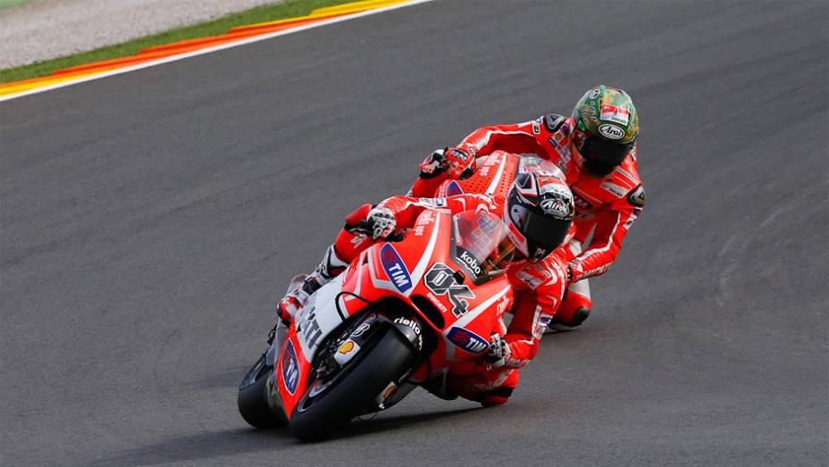 Dovizioso foi o nono | <a href="https://quatrorodas.abril.com.br/moto/noticias/lorenzo-vence-nao-impede-titulo-marquez-759873.shtml" rel="migration"></a>