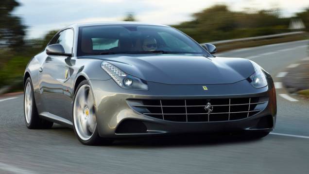 2) Ferrari FF - Valor do IPVA 2013: R$ 99.286 -Valor venal, segundo tabela Fipe: R$ 2.482.150 - Ano: 2012 - Carro que esse IPVA pagaria: Hyundai Santa Fe GLS 2.4 Tiptronic (R$ 95.750)