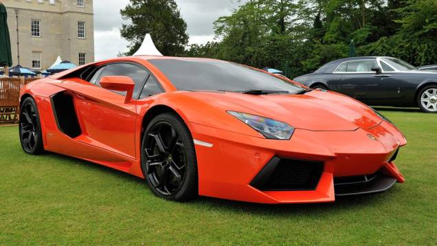 3) Lamborghini Aventador - Valor do IPVA 2013: R$ 75.695 - Valor venal, segundo tabela Fipe: R$ 1.892.365 - Ano: 2012 -Carro que esse IPVA pagaria: Ford EcoSport TITANIUM 2.0 16V Aut. (R$ 75.527) 3) Lamborghini Aventador - Valor do IPVA 2013: R$ 75.695 - Valor venal, segundo tabela Fipe: R$ 1.892.365 - Ano: 2012 -Carro que esse IPVA pagaria: Ford EcoSport TITANIUM 2.0 16V Aut. (R$ 75.527)