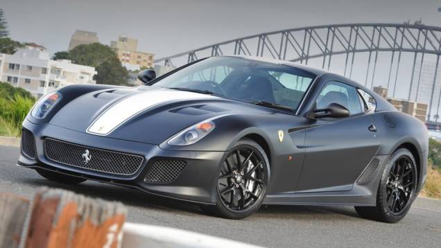 6) Ferrari 599 GTO - Valor do IPVA 2013: R$ 68.048 - Valor venal, segundo tabela Fipe: R$ 1.701.206 - Ano: 2011 - Carro que esse IPVA pagaria: Renault DUSTER TECHROADE 2.0 16V Aut (R$ 66.242) 6) Ferrari 599 GTO - Valor do IPVA 2013: R$ 68.048 - Valor venal, segundo tabela Fipe: R$ 1.701.206 - Ano: 2011 - Carro que esse IPVA pagaria: Renault DUSTER TECHROADE 2.0 16V Aut (R$ 66.242)