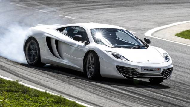 10) McLaren MP4 12C - Valor do IPVA 2013:R$ 58.291 - Valor venal, segundo tabela Fipe: R$ 1.457.267 - Ano: 2012 - Carro que esse IPVA pagaria: Fiat Bravo WOLVERINE 1.8 Dualogic 16V 5p zero quilômetro (R$ 58.027) 10) McLaren MP4 12C - Valor do IPVA 2013:R$ 58.291 - Valor venal, segundo tabela Fipe: R$ 1.457.267 - Ano: 2012 - Carro que esse IPVA pagaria: Fiat Bravo WOLVERINE 1.8 Dualogic 16V 5p zero quilômetro (R$ 58.027)