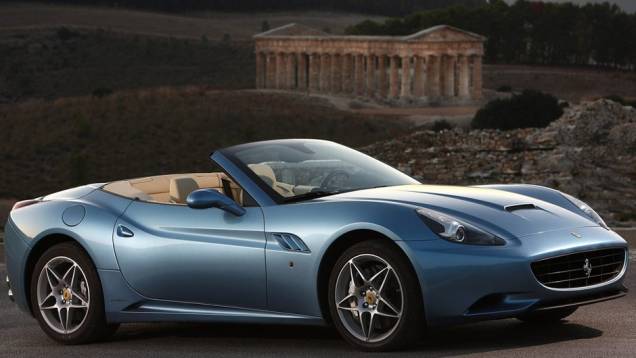 12) Ferrari Califórnia - Valor do IPVA 2013: 52.098 - Valor venal, segundo tabela Fipe: 1.302.449 - Ano: 2011 - Carro que esse IPVA pagaria: Fiesta TITANIUM 1.6 16V Flex Mec. (R$ 52.739) 12) Ferrari Califórnia - Valor do IPVA 2013: 52.098 - Valor venal, segundo tabela Fipe: 1.302.449 - Ano: 2011 - Carro que esse IPVA pagaria: Fiesta TITANIUM 1.6 16V Flex Mec. (R$ 52.739)