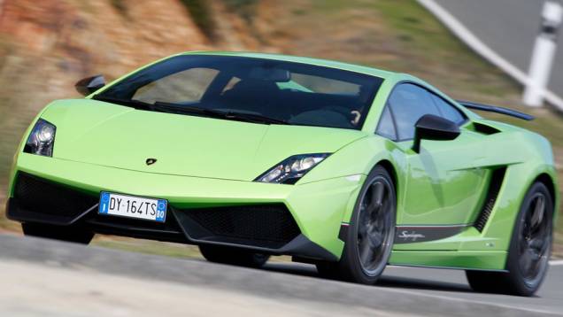 14) Lamborghini Gallardo LP570-4 - Valor do IPVA 2013: R$ 50.316 - Valor venal, segundo tabela Fipe: R$ 1.257.900 - Ano: 2011 - Carro que esse IPVA pagaria: Hyundai HB20 Premium 1.6 16V Aut. (R$ 50.616)