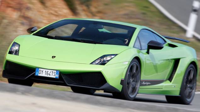 14) Lamborghini Gallardo LP570-4 - Valor do IPVA 2013: R$ 50.316 - Valor venal, segundo tabela Fipe: R$ 1.257.900 - Ano: 2011 - Carro que esse IPVA pagaria: Hyundai HB20 Premium 1.6 16V Aut. (R$ 50.616) 14) Lamborghini Gallardo LP570-4 - Valor do IPVA 2013: R$ 50.316 - Valor venal, segundo tabela Fipe: R$ 1.257.900 - Ano: 2011 - Carro que esse IPVA pagaria: Hyundai HB20 Premium 1.6 16V Aut. (R$ 50.616)
