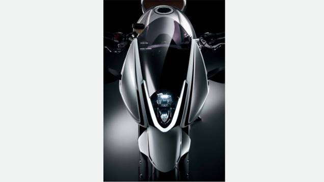 Segundo a fabricante japonesa, esse conjunto entrega por volta de 100 cavalos de potência a 8.000 rpm | <a href="https://quatrorodas.abril.com.br/moto/noticias/suzuki-mostra-recursion-concept-761664.shtml" rel="migration">Leia mais</a> Segundo a fabricante japonesa, esse conjunto entrega por volta de 100 cavalos de potência a 8.000 rpm | <a href="https://quatrorodas.abril.com.br/moto/noticias/suzuki-mostra-recursion-concept-761664.shtml" rel="migration">Leia mais</a>