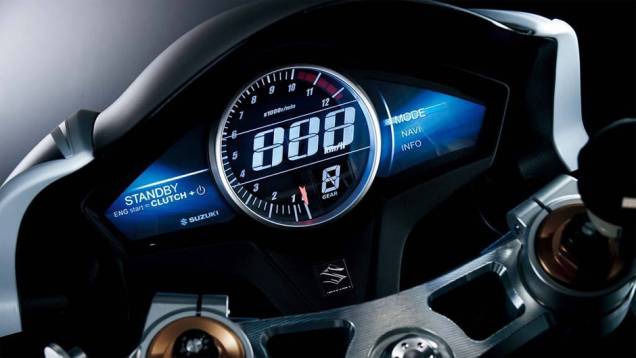 Detalhe do painel de instrumentos, bastante moderno e futurista | <a href="https://quatrorodas.abril.com.br/moto/noticias/suzuki-mostra-recursion-concept-761664.shtml" rel="migration">Leia mais</a> Detalhe do painel de instrumentos, bastante moderno e futurista | <a href="https://quatrorodas.abril.com.br/moto/noticias/suzuki-mostra-recursion-concept-761664.shtml" rel="migration">Leia mais</a>